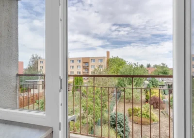 Balkon s výhledem na zahradu