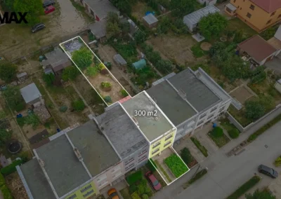 Letecký pohled na dům a pozemek 300 m²
